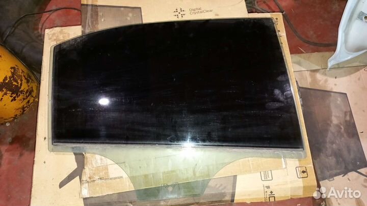 Заднее правое стекло рапид