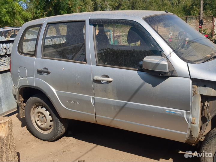 Chevrolet Niva 1.7 МТ, 2005, битый, 200 000 км