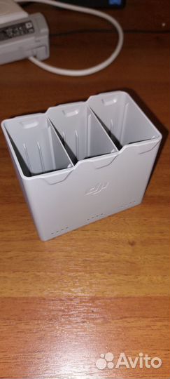 Два аккумулятора и зарядный стакан, 3 устройства