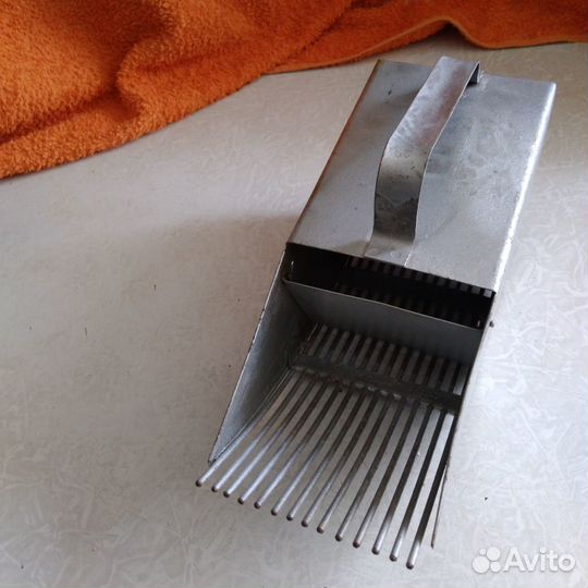 Совок для сбора ягод