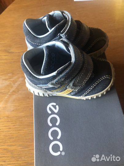 Кроссовки на малыша фирмы ecco