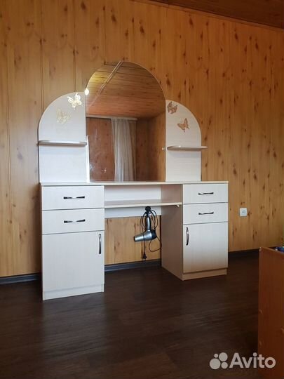 Прикроватное зеркало