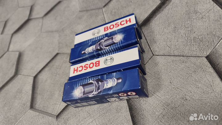 Комплект свечей зажигания Bosch FR7DC