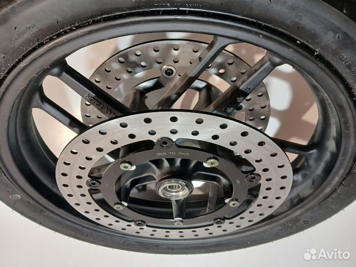 Колесо переднее с тормозными дисками 110/70-17 Motoland R1 300