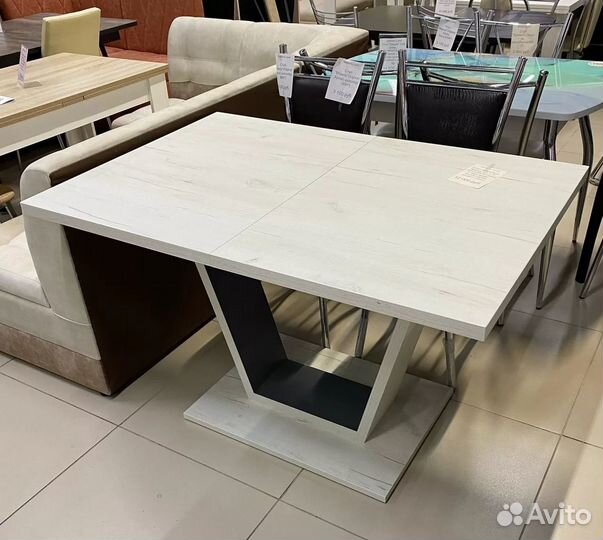 Стол обеденный