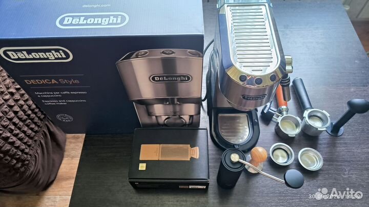 Кофеварка рожковая Delonghi EC 685M