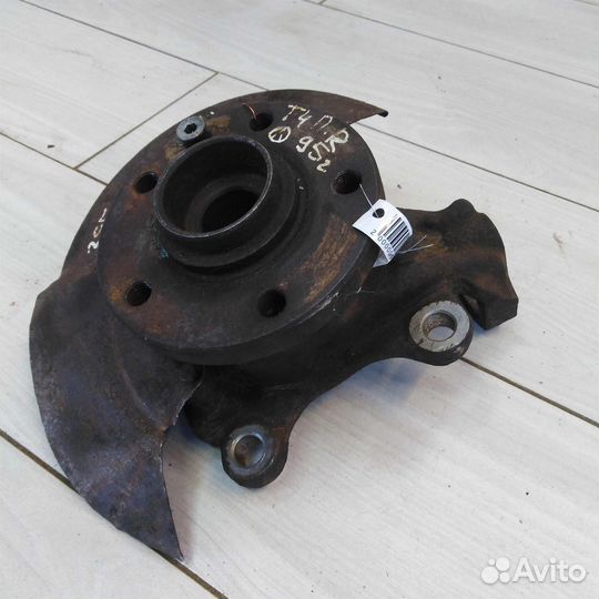 Кулак поворотный правый ступица Volkswagen Transpo