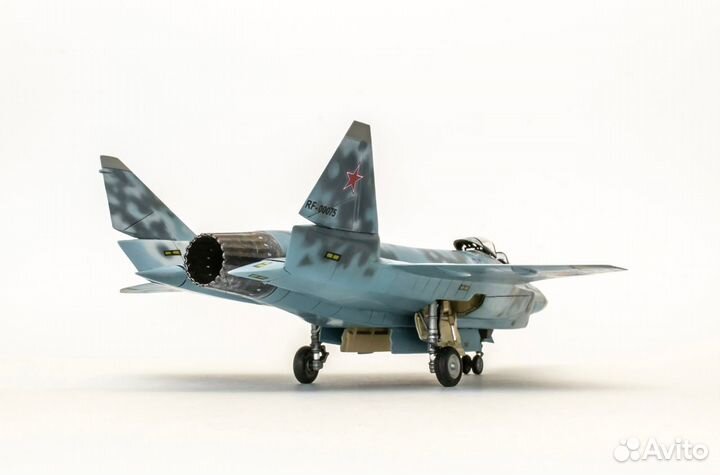 Сборная модель самолета Sarmat Resin SR-AR721