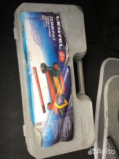 Домкрат подкатной 2т