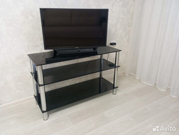 Стеклянная тумба под тв