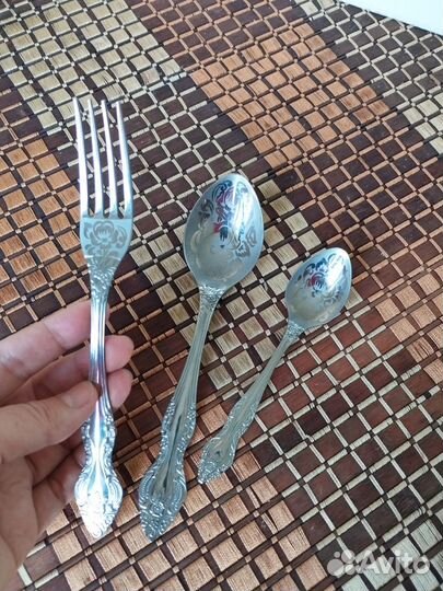 Столовые приборы 