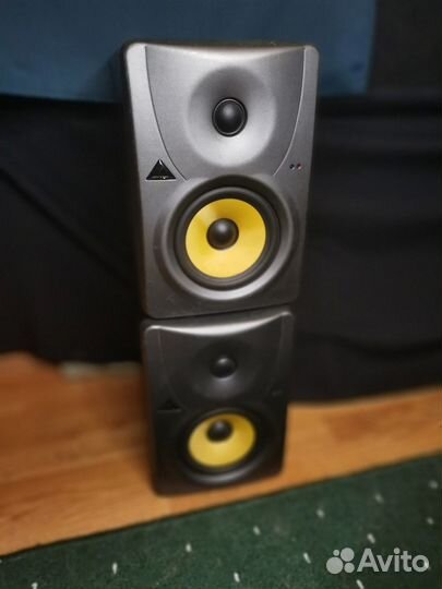 Студийные мониторы Behringer B1030A (цена за пару)