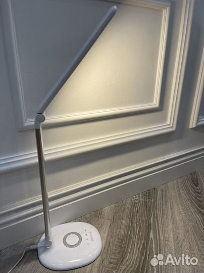 Светодиодный светильник настольный новый