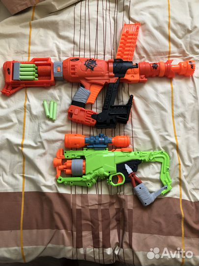 Игрушечный автомат и пистолет