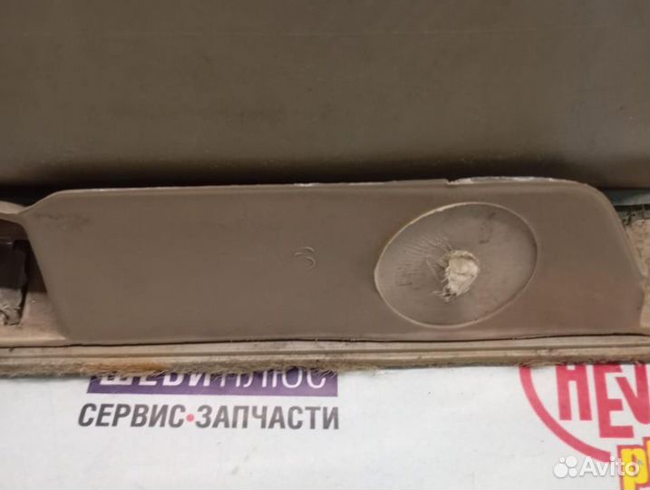 Обшивка двери передней правой Chevrolet Tahoe