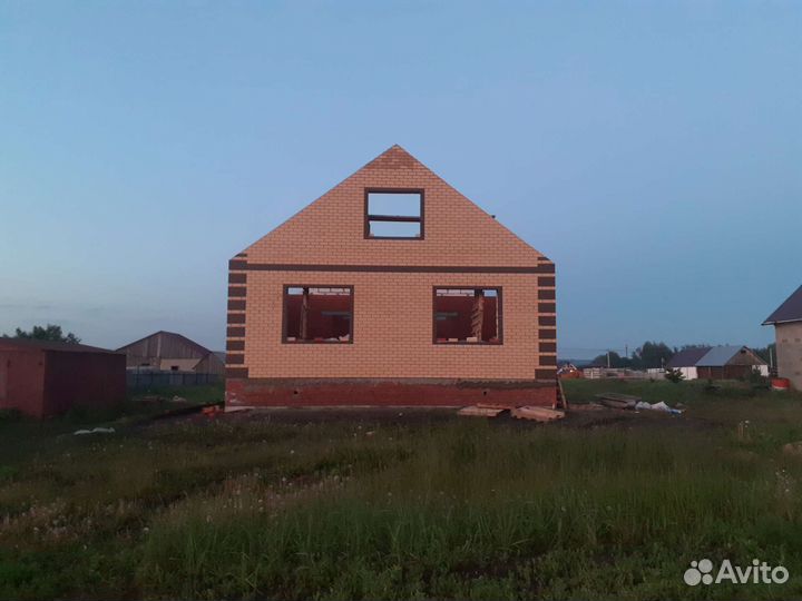 Бригада строителей каменщики