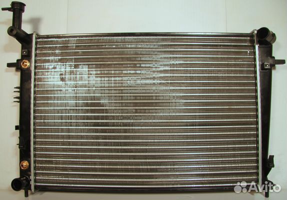 Радиатор охлаждения Хендай Туксон 2.0-2.7 05-10