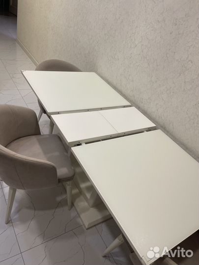 Кухонный стол и стулья