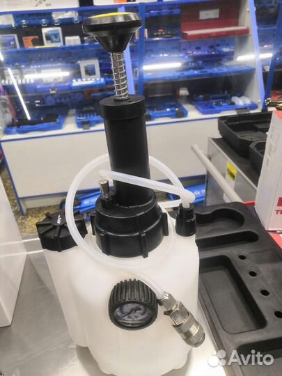 Устройство для замены тормозной жидкости 3 Л