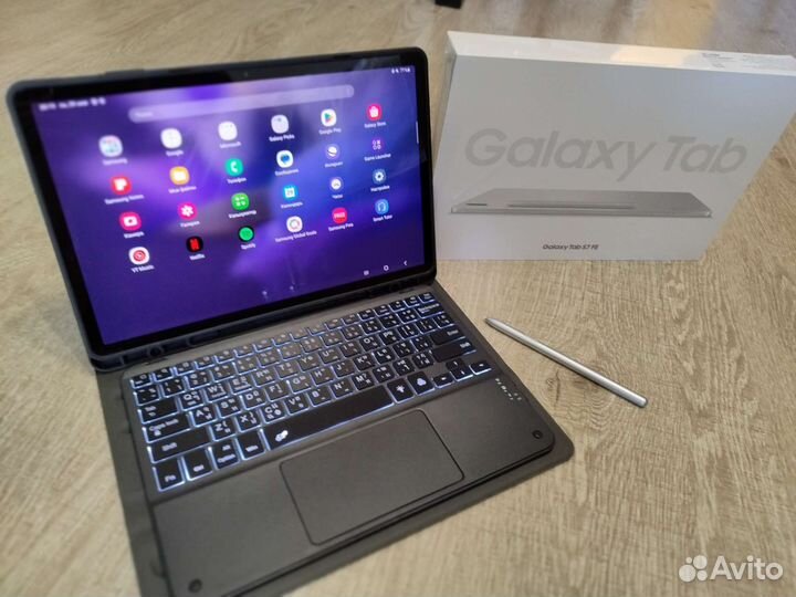 Планшет Samsung Galaxy Tab S7 FE с клавиатурой