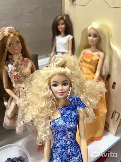 Кукла с пышными волосами