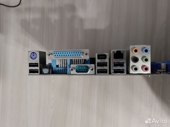 Материнская плата с процессором и памятью