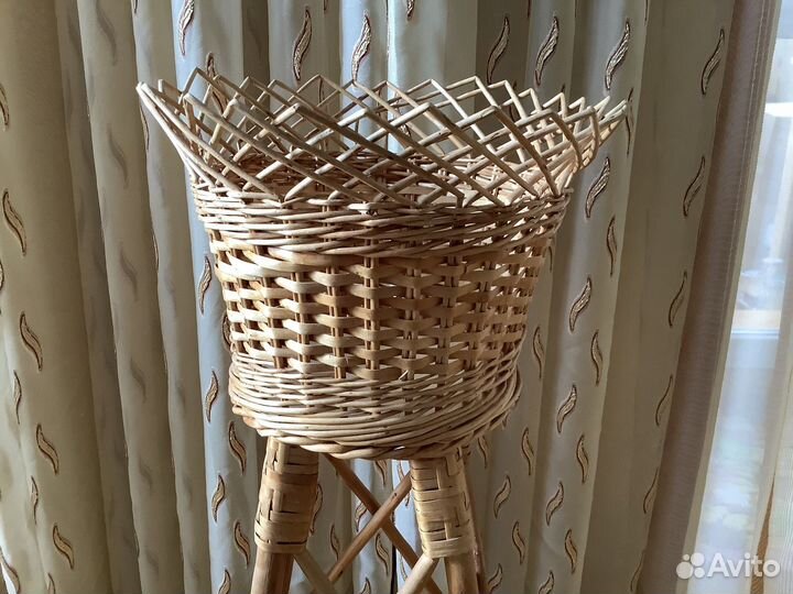 Подставка под цветы из лозы. Ручная работа