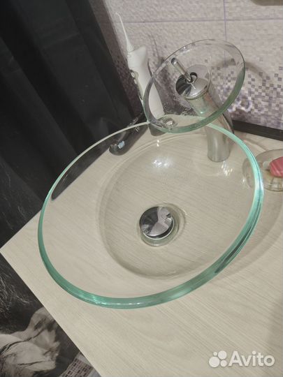 Раковина с краном