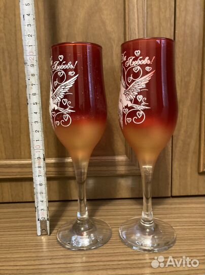 Свадебные бокалы под шампанское
