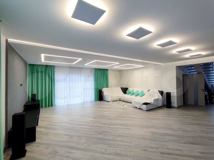 Дом 307 м² на участке 12 сот.