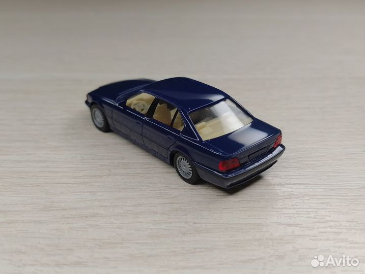 BMW 7er E38 (1994-2001) 740i синий