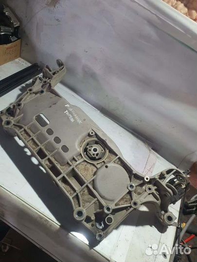 Подрамник двигателя Volkswagen Tiguan