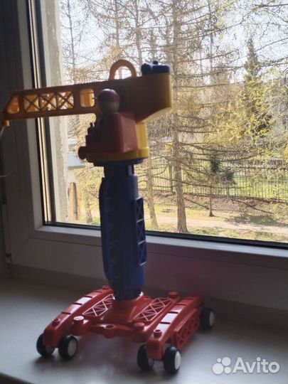 Подъемный кран игрушка