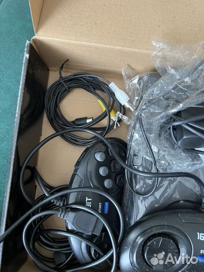 Приставка Mega Drive 2 со встроенными играми
