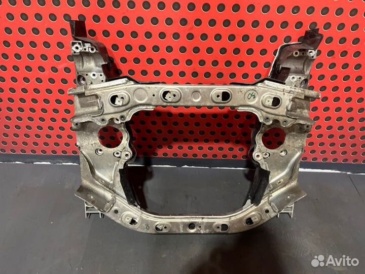 Балка подвески передняя (подрамник) Mercedes-Benz