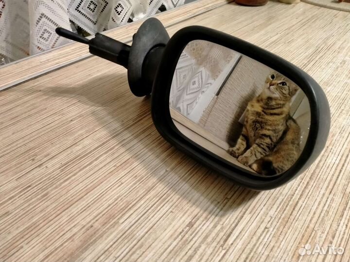 Продам правое зеркало на Рено Логан