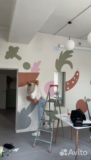 Барельеф, роспись стен