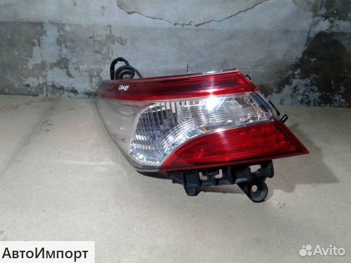 Фонарь задний левый в крыло Тойота Камри 70 2019