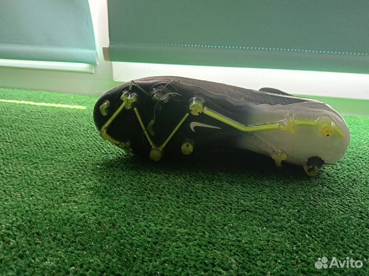 Футбольные бутсы nike phantom gx