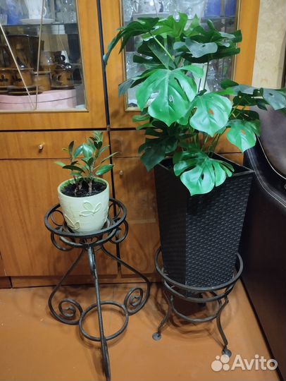 Подставка для цветов напольная металлическая