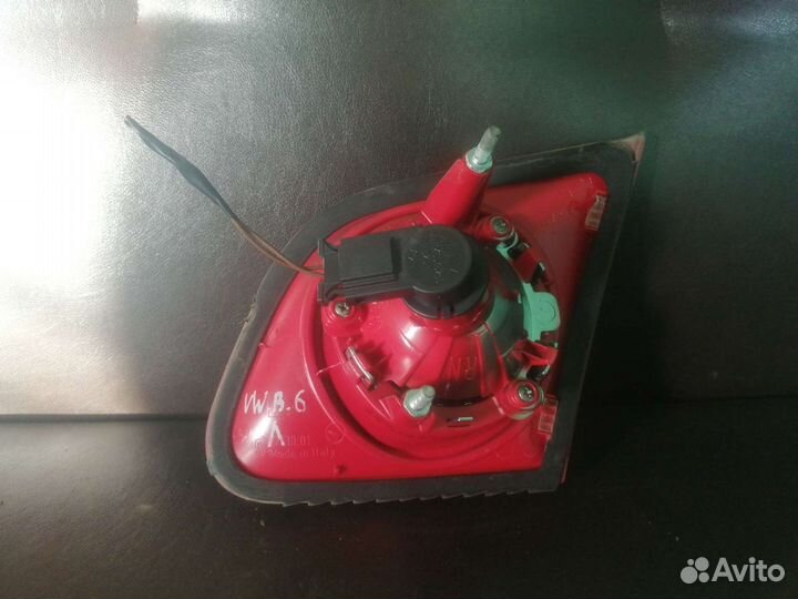 Фонарь левый внутренний Volkswagen Passat B6