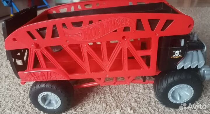 Hot wheels монстр трак