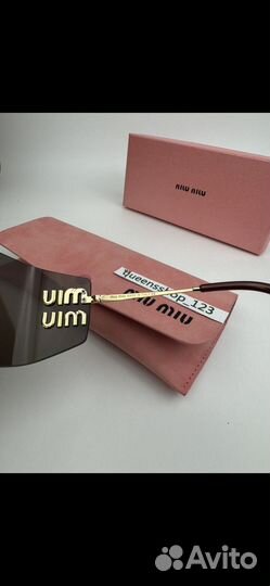 Солнцезащитные очки Miu Miu