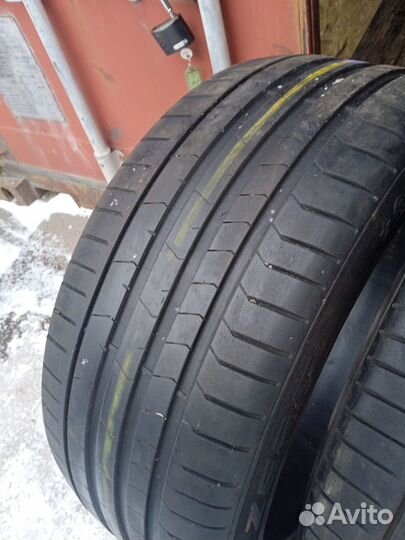 Pirelli P Zero PZ4 275/40 R21