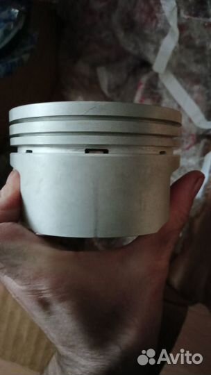 Комплект поршней с кольцами стандартный для L05