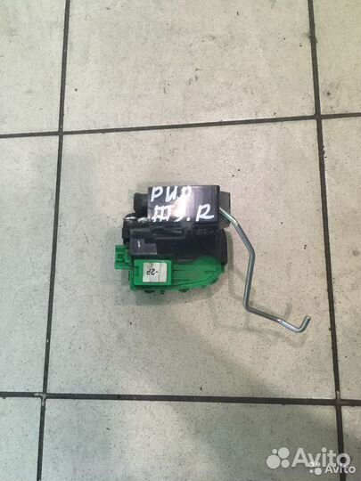 Замок двери задний правый Kia Rio 3