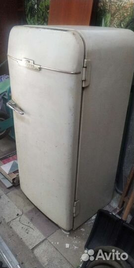 Холодильник ЗИЛ СССР работает