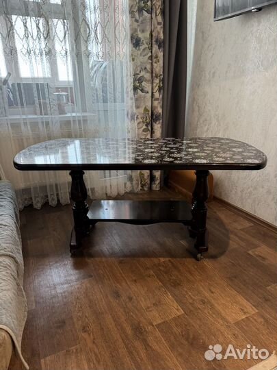 Кухонный стол и стулья