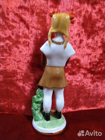 Статуэтки Школьница, Балерина, Встреча на скамейке