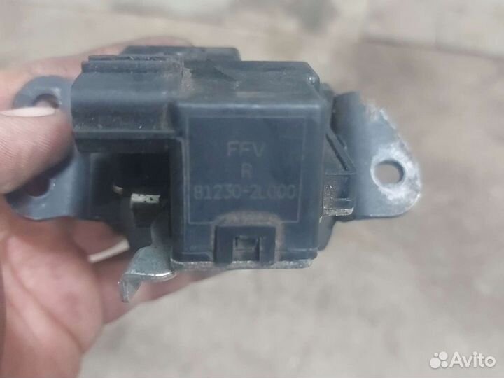 Замок на крышку багажника Hyundai i30